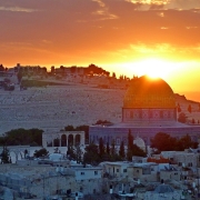 Israel vai reabrir as fronteiras para turistas vacinados